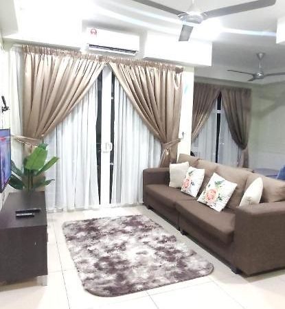 Апартаменты Dperdana -Dinies Pool,Wifi, Centre Of Kota Bharu, 4-5 Pax Экстерьер фото