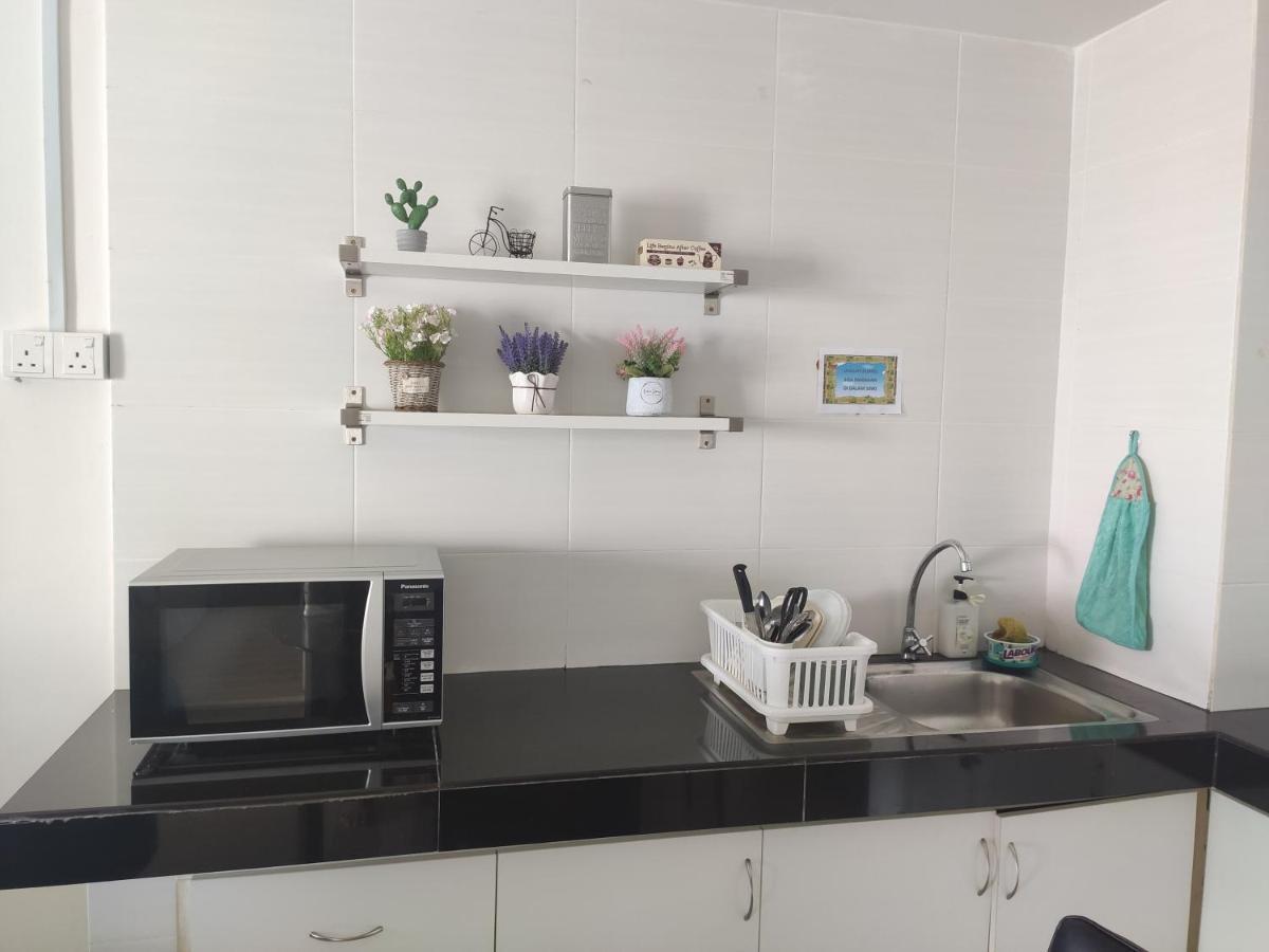 Апартаменты Dperdana -Dinies Pool,Wifi, Centre Of Kota Bharu, 4-5 Pax Экстерьер фото