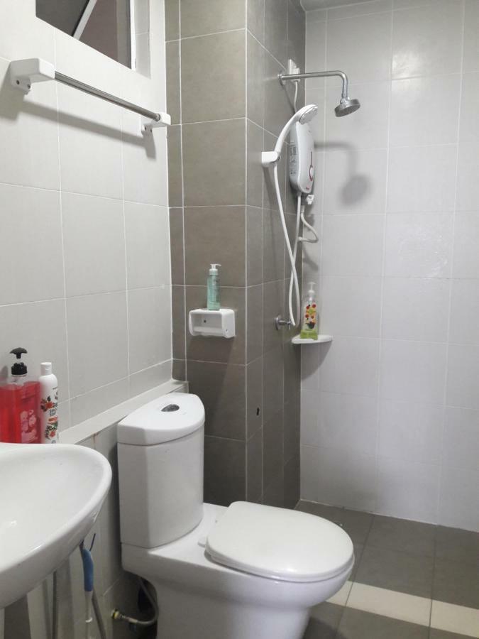 Апартаменты Dperdana -Dinies Pool,Wifi, Centre Of Kota Bharu, 4-5 Pax Экстерьер фото