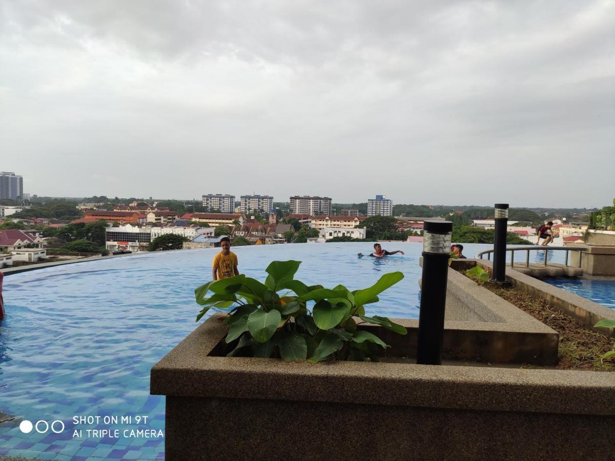 Апартаменты Dperdana -Dinies Pool,Wifi, Centre Of Kota Bharu, 4-5 Pax Экстерьер фото